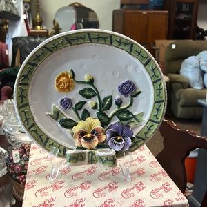 Oval shape plate with stand